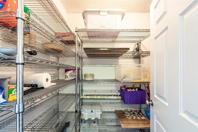 Building Photo - 1831 NE 38th St