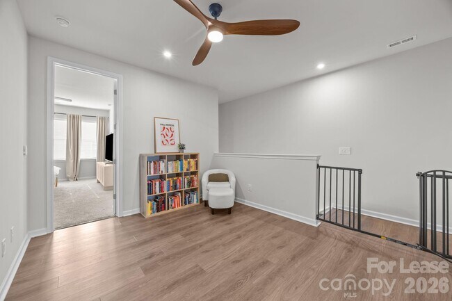 Building Photo - 915 Kinsey Aly