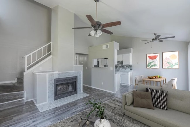 Building Photo - Beautiful 3 Bedroom Townhome in Arlington!