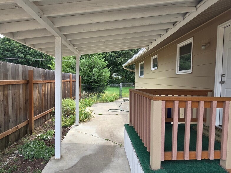 Building Photo - 12518 E Boone Ave