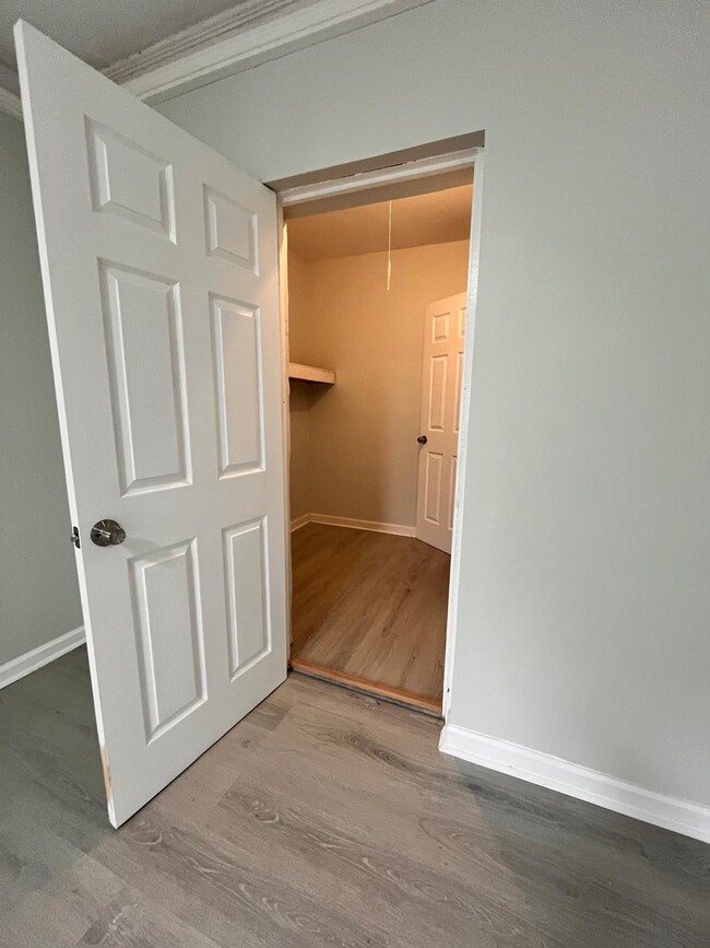 Building Photo - 962 Hanover Dr