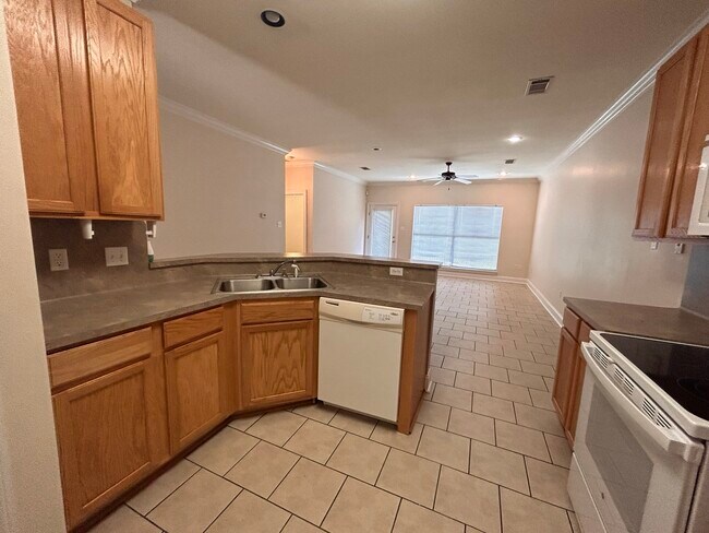 Building Photo - 12341 Pine View Ln