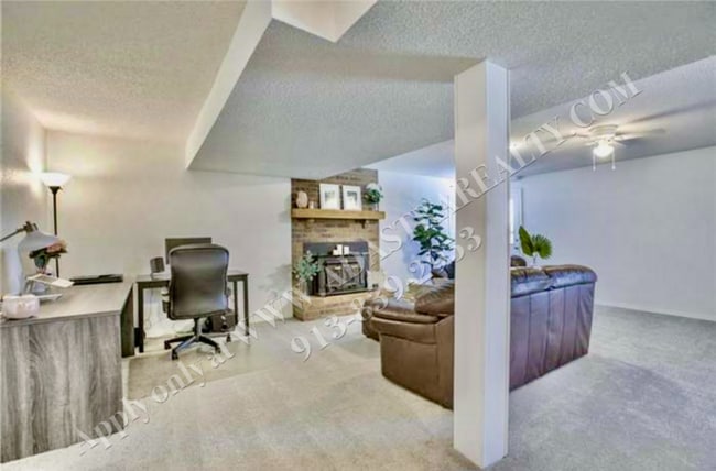 Building Photo - Beautiful UPDATED Ranch in Mission-Availab...