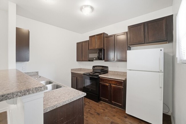 Building Photo - 4-bedroom with Water Front View