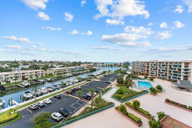 Building Photo - 1 Key Capri