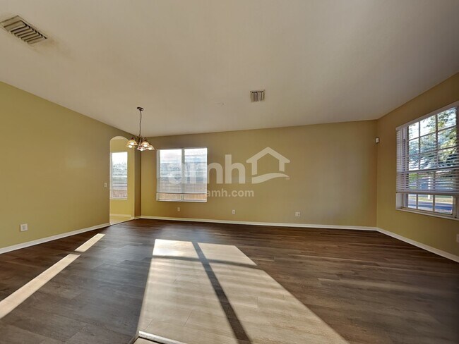 Building Photo - 8807 Sandy Plains Dr