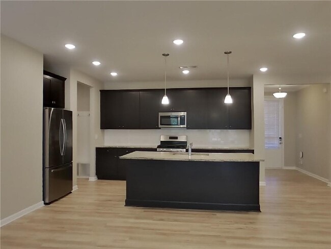 Building Photo - 173 Everett Sq