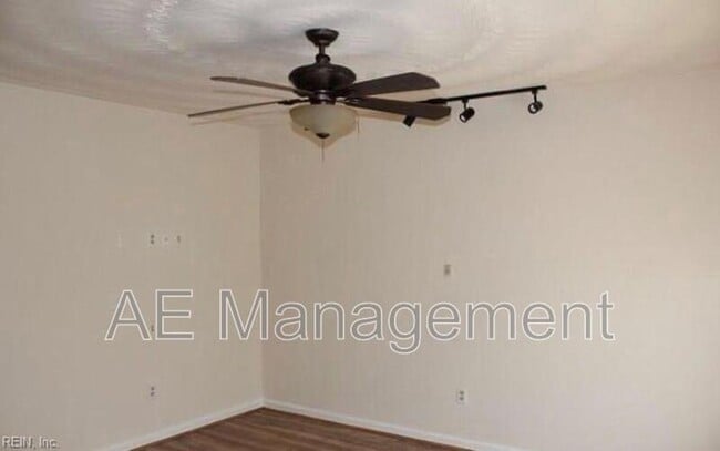 Building Photo - 1556 Darren Cir