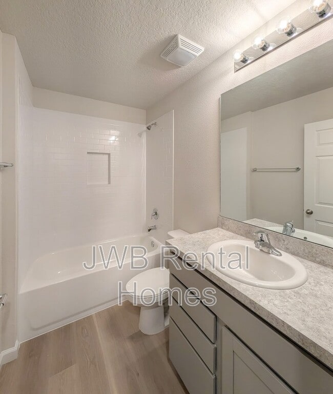 Building Photo - 1667 Helena St