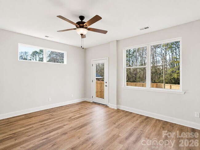 Building Photo - 343 Gray Dr