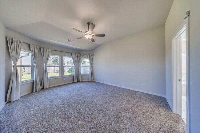 Building Photo - 12930 Royal Ann Wy