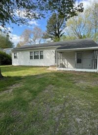 Building Photo - 2308 Pine Way