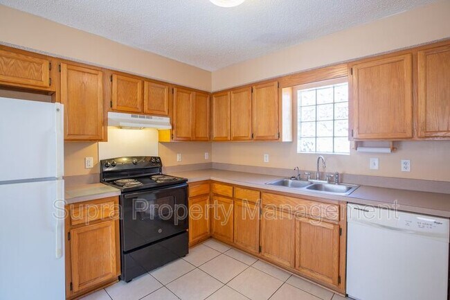 Building Photo - 2548 Americas Cup Cir E
