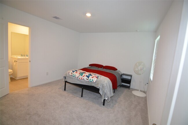 Building Photo - 26926 Dalmatian Bellflower Dr
