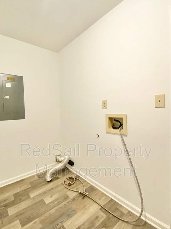 Building Photo - 180 Lori Cir