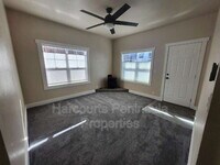 Building Photo - 2305 6th St