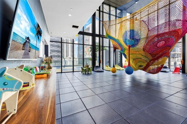 Building Photo - 1010 Brickell Ave