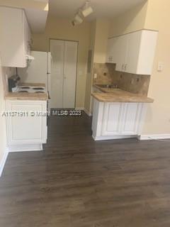 Building Photo - 3251 Sabal Palm Manor