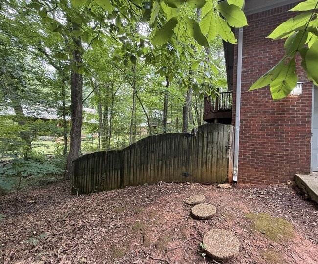 Building Photo - 2411 Oakwood Ave NE