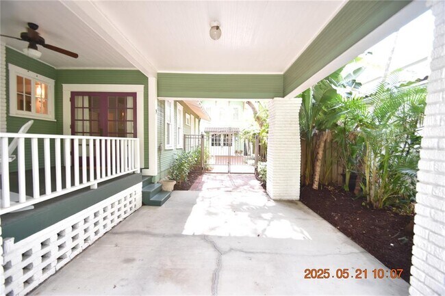 Building Photo - 810 S Packwood Ave