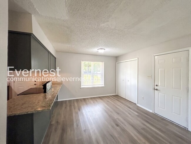 Building Photo - 3565 Corsica Dr