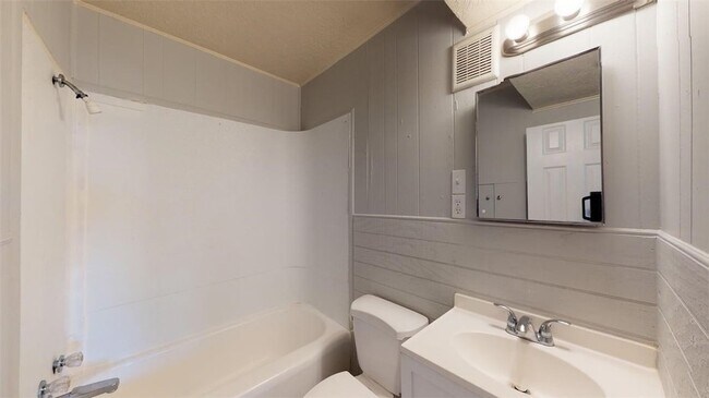 Building Photo - 4000 Margaret St