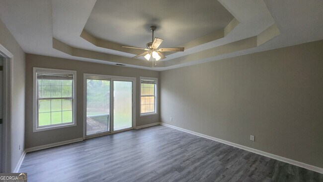 Building Photo - 135 Riverside Ct