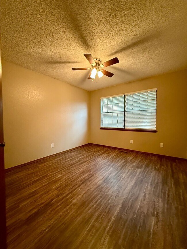 Building Photo - Updated home located in NW OKC