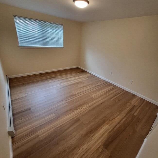 Building Photo - 210 Hillside Ave