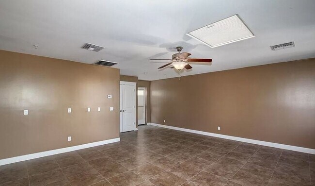 Building Photo - 3 Bed | 3.5 Bath - Biltmore Luxury Townhom...