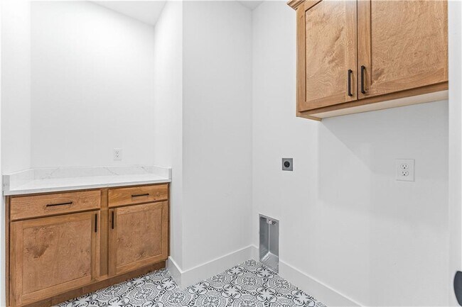 Building Photo - 16 Celtic Dr