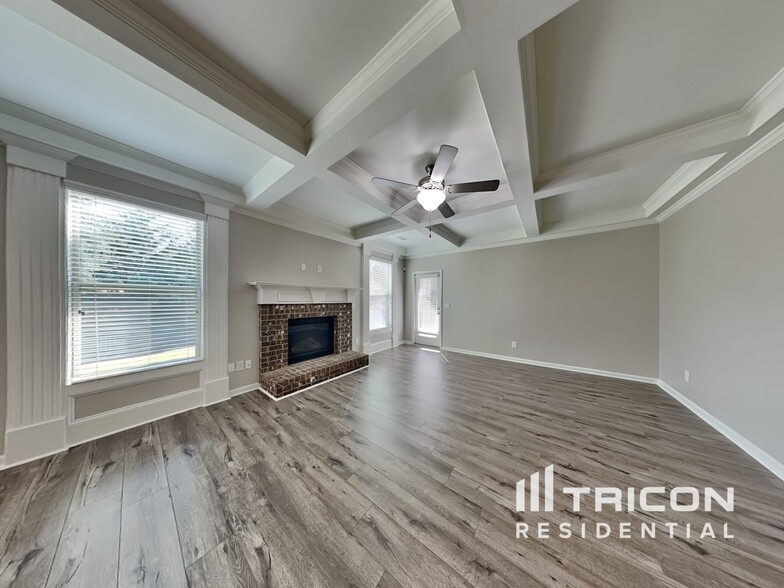 Building Photo - 4609 Sierra Creek Dr NE