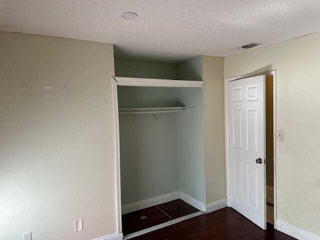 Building Photo - Tracy 4 Bedroom 2 Bathroom Home with a pool