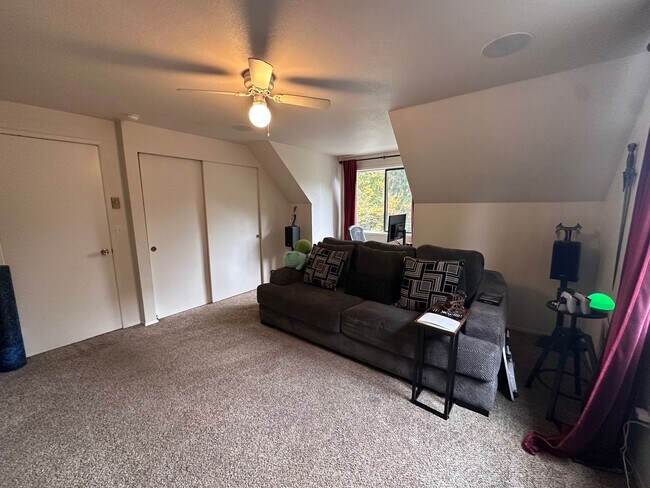 Building Photo - Wonderful Two-Story Seattle House ready to for a family to make it a HOME!