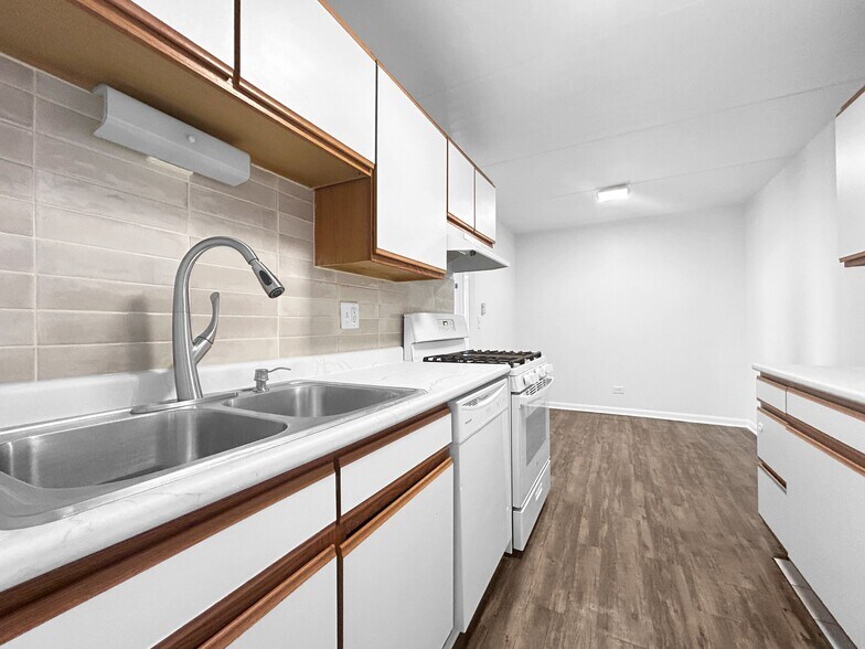 Building Photo - 5011 Valley Ln