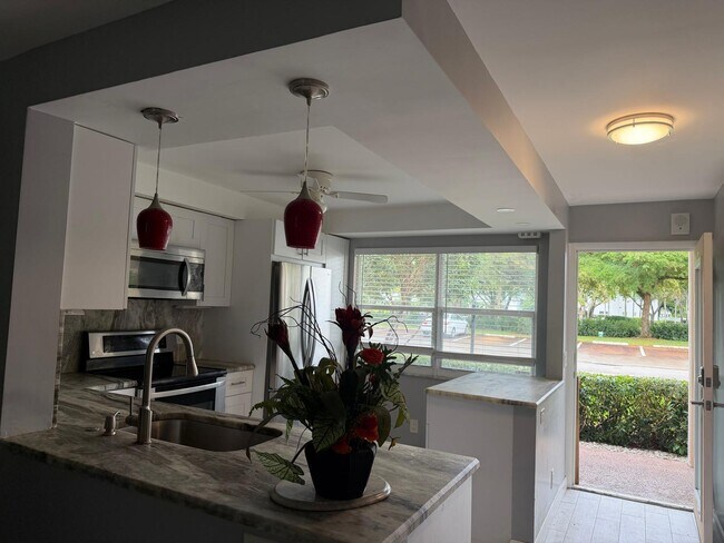 Building Photo - 2402 Antigua Cir