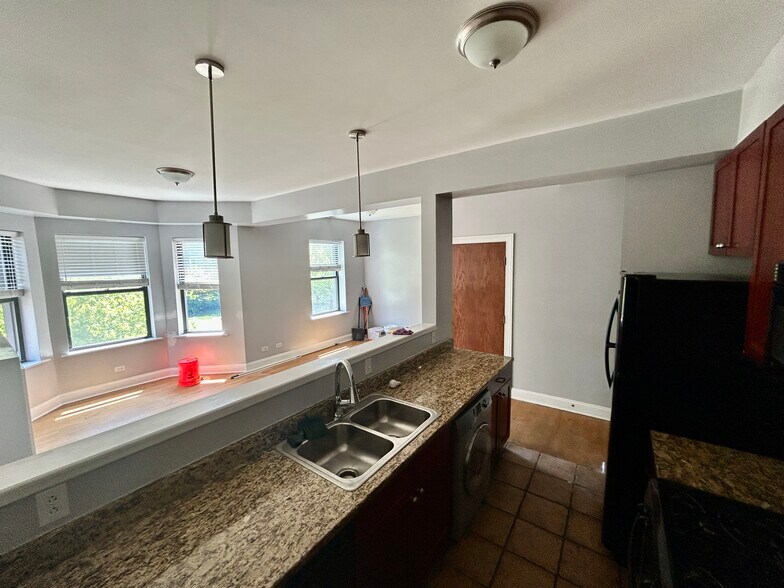 Building Photo - 1140 E Marquette Rd