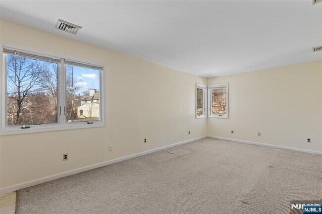 Building Photo - 146 Main St