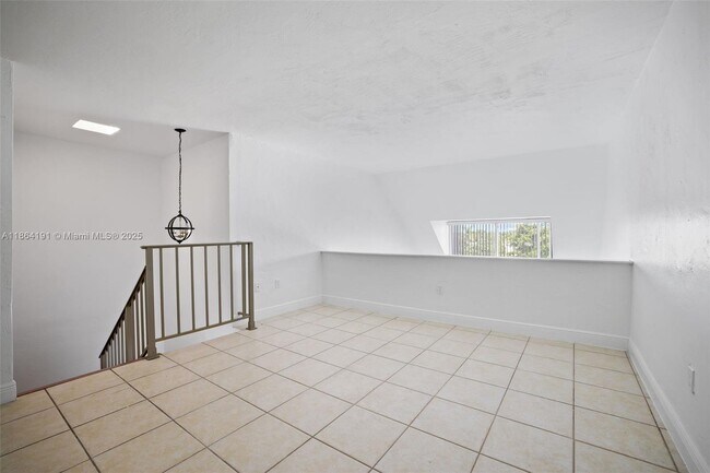 Building Photo - 6900 N Kendall Dr