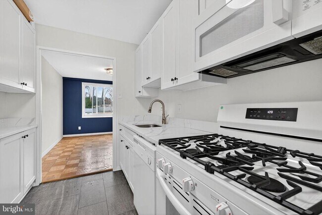 Building Photo - 1900 Lyttonsville Rd