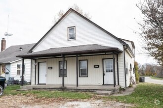 Building Photo - Charming 3-Bedroom Duplex with 2 Full Bath...