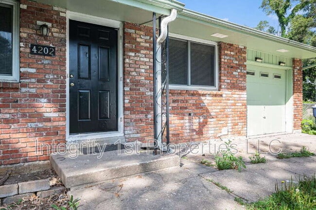 Building Photo - 4202 N Askew Ave