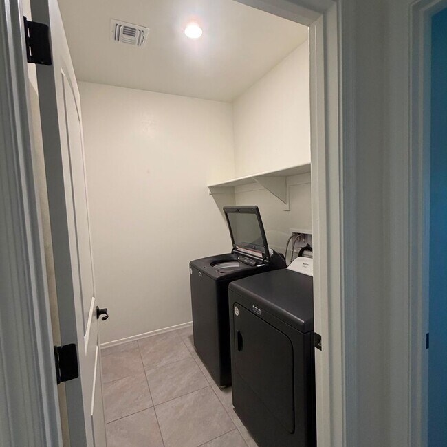 Building Photo - 9020 E Pantano Bluff Dr
