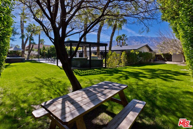 Building Photo - 2660 N Farrell Dr