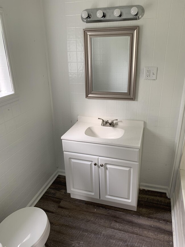 Building Photo - 555 New Alexandria Rd