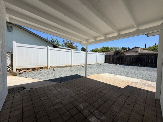 Building Photo - 228 Janan Ct