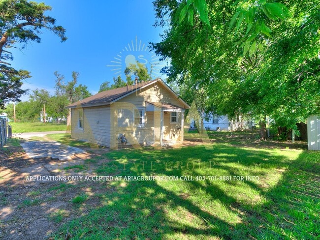 Building Photo - Adorable Remodeled 1 Bed/1 Bath Cottage! C...