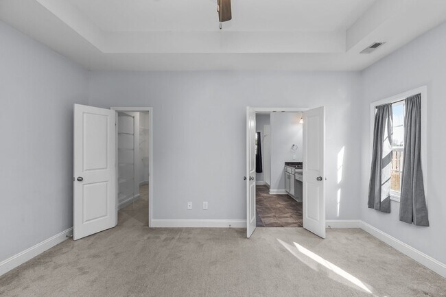 Building Photo - 3 bedroom 2 bathroom with a bonus room