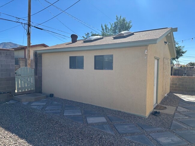 Building Photo - 1516 Lincoln Ave