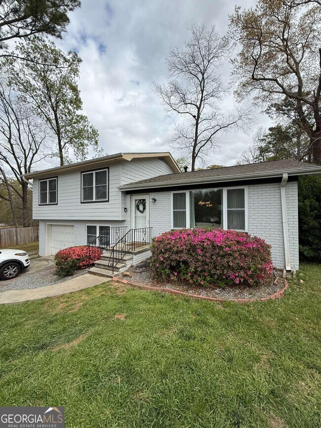 Building Photo - 1110 Mountain View Dr